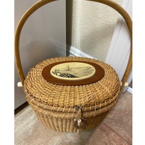 Beautiful Authentic Barlow Basket Purse!